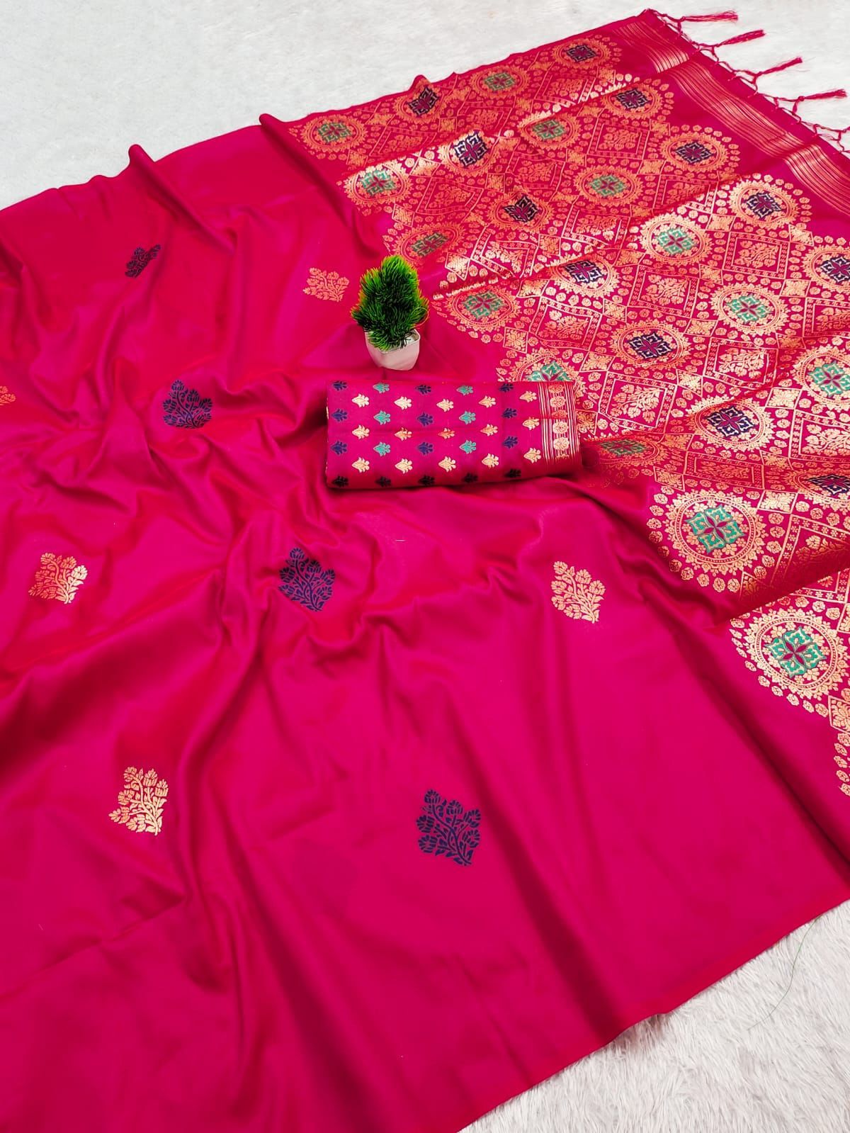 Soft Silk Saree With Weaving Gold Zari & Extra Attractive Design With Meena and Heavy Rich Pallu with Blouselu