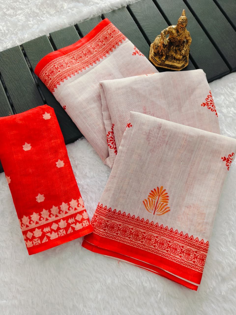 Heavy Linen Saree with Perfectly Matched Pallu Blouse piece
