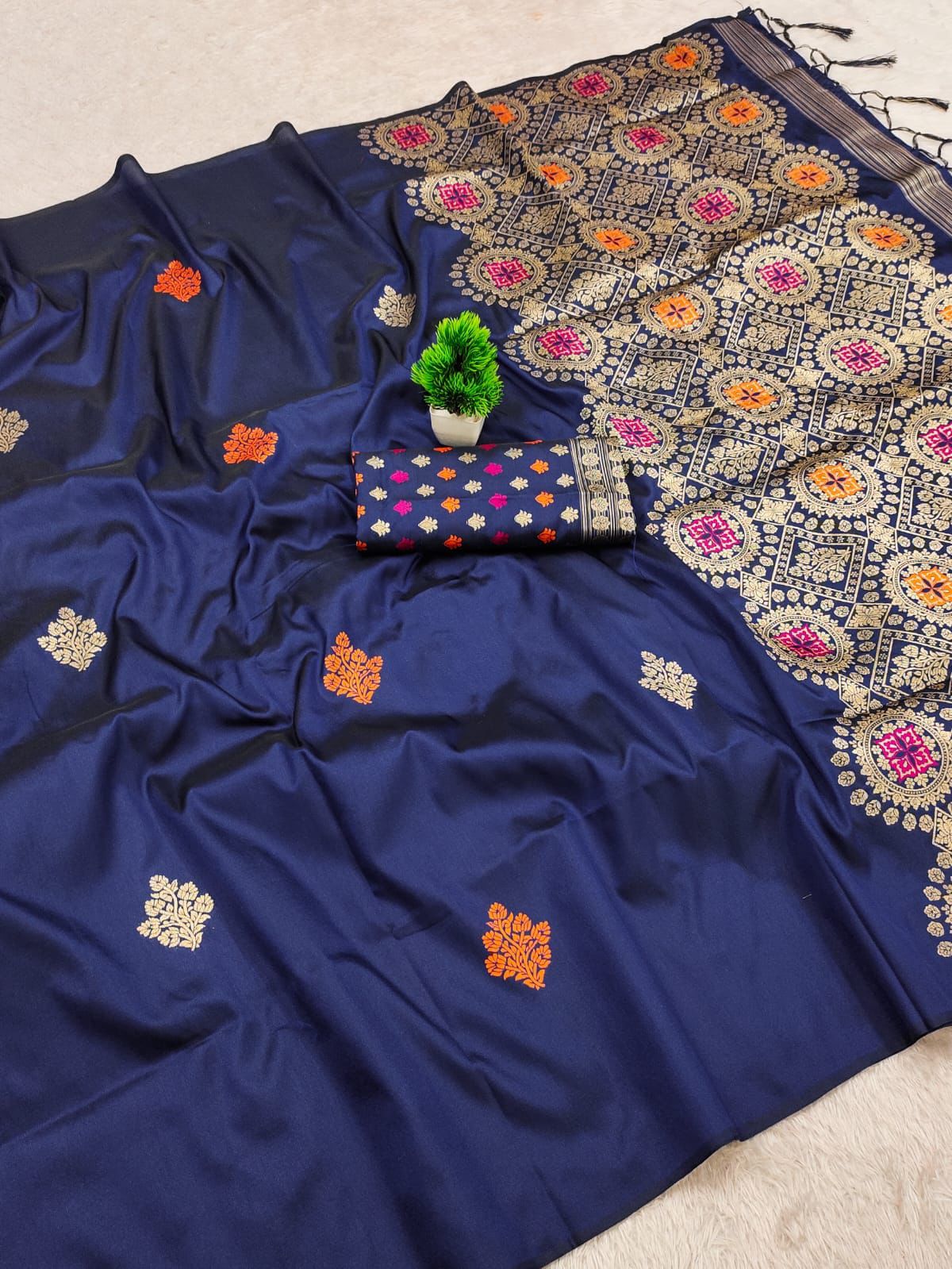 Soft Silk Saree With Weaving Gold Zari & Extra Attractive Design With Meena and Heavy Rich Pallu with Blouselu