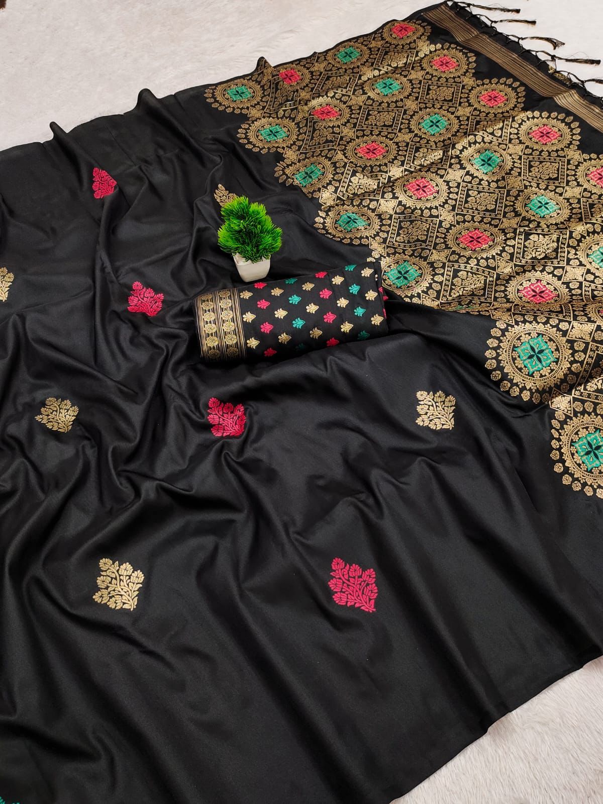 Soft Silk Saree With Weaving Gold Zari & Extra Attractive Design With Meena and Heavy Rich Pallu with Blouselu