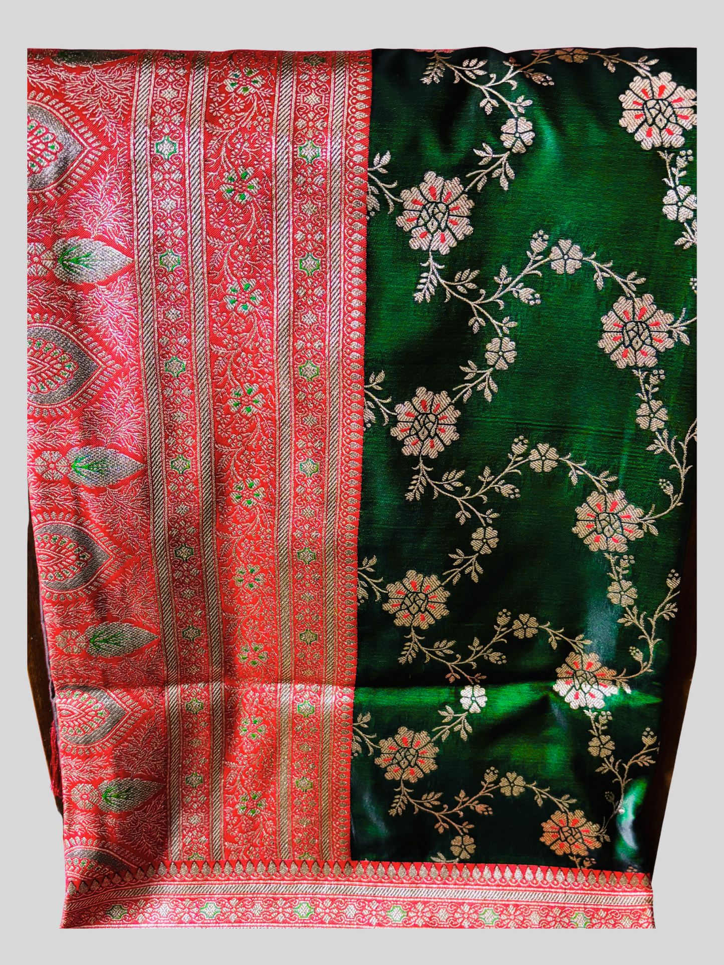Celebrity Choice Lalima Satin Contrast Silk Saree with Unstitched Blouse – Luxurious Shine & Elegant Style